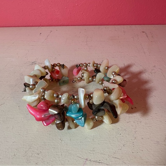 Vintage Jewelry - Vintage Colorful Beaded Women's Shell Bracelet Mother of Pearl Made in Japan GUC